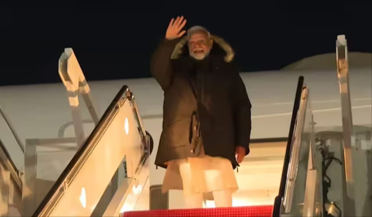 फ्रांस और अमेरिका दौरे से लौटे PM Modi, मैक्रों और ट्रंप से हुई सफल बैठक!