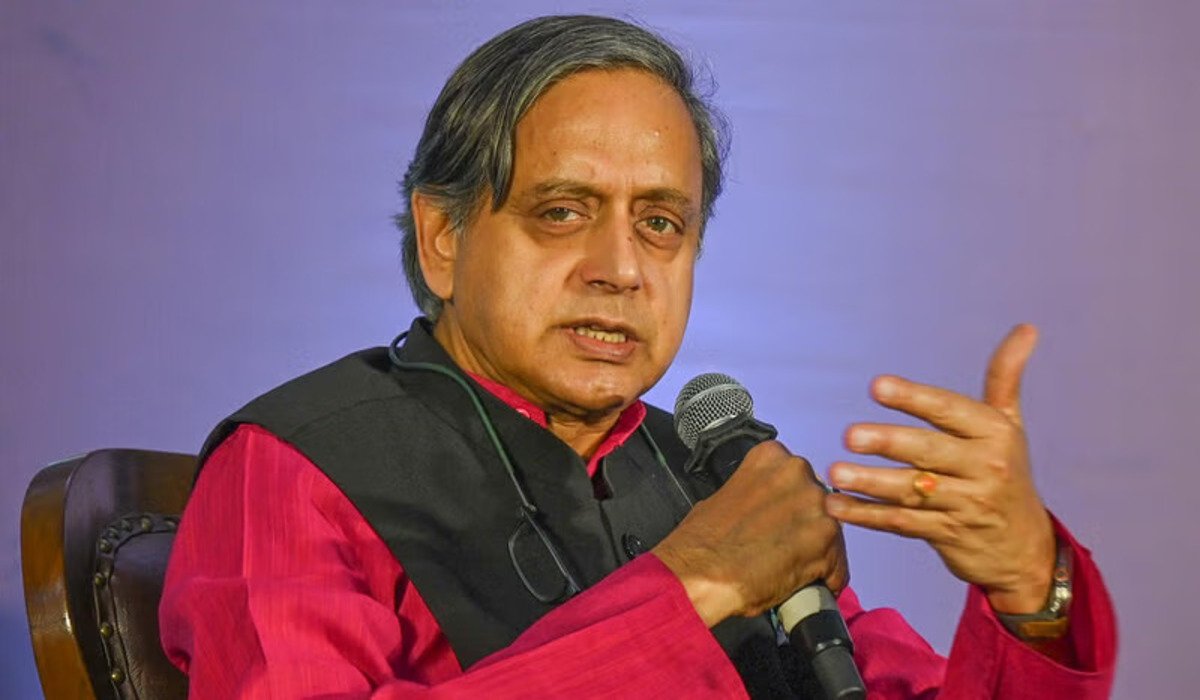 Shashi Tharoor: कांग्रेस में घमासान! शशि थरूर बोले- सही को सही कहना जरूरी