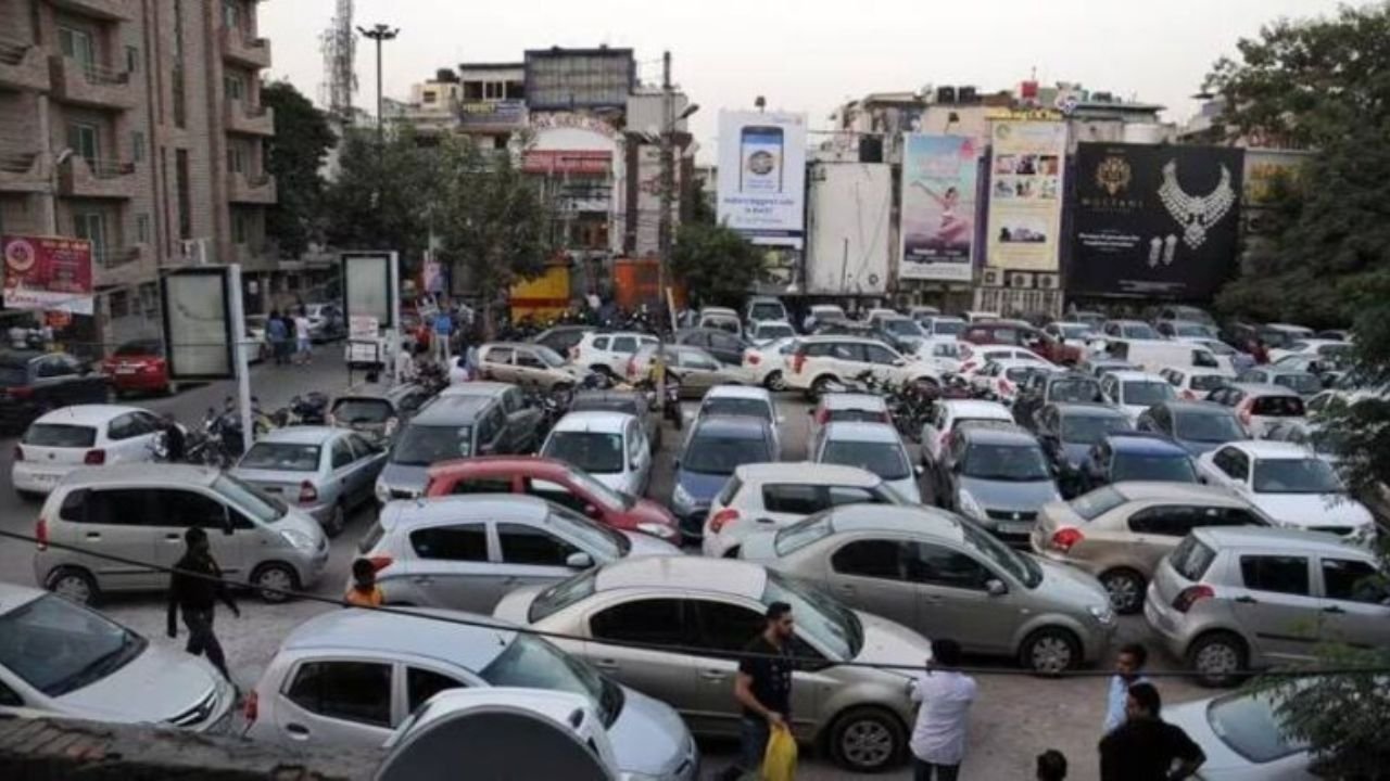 Delhi में अब 30 दिन के अंदर छोड़े बिना जब्त वाहन होंगे स्क्रैप, नए नियमों का हुआ ऐलान