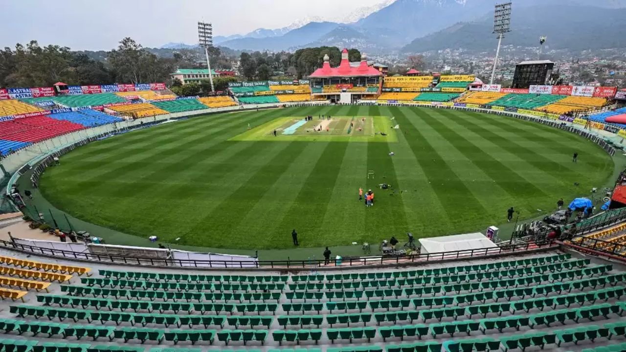 IND vs BAN Pitch Report: दुबई इंटरनेशनल स्टेडियम की पिच पर हो सकता है स्पिनर्स का दबदबा