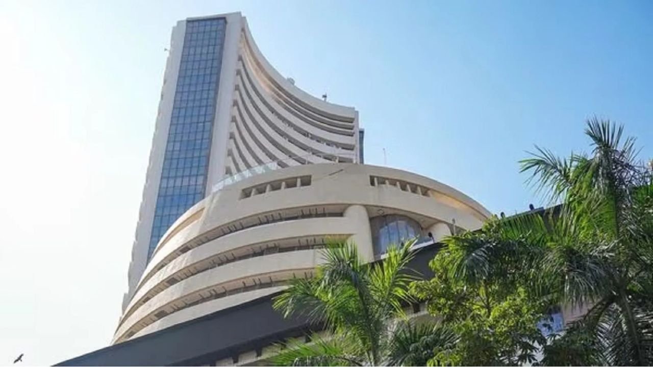 Stock Market: 18 फरवरी 2025 को भारतीय बाजार की सपाट शुरुआत, सेंसेक्स और निफ्टी मामूली बढ़त के साथ खुले