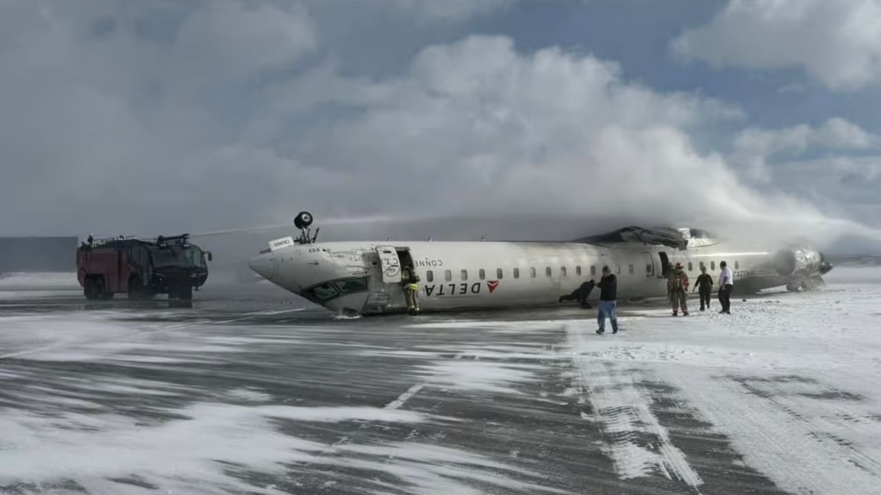 Canada Toronto Plane Crash: डेल्टा एयरलाइंस का विमान दुर्घटनाग्रस्त, 19 लोग घायल
